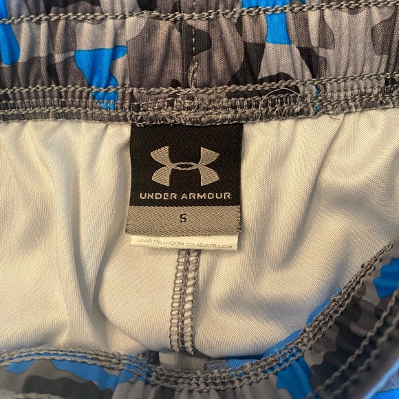 Boys Under Armour shorts size 5 - Picture 4 of 4